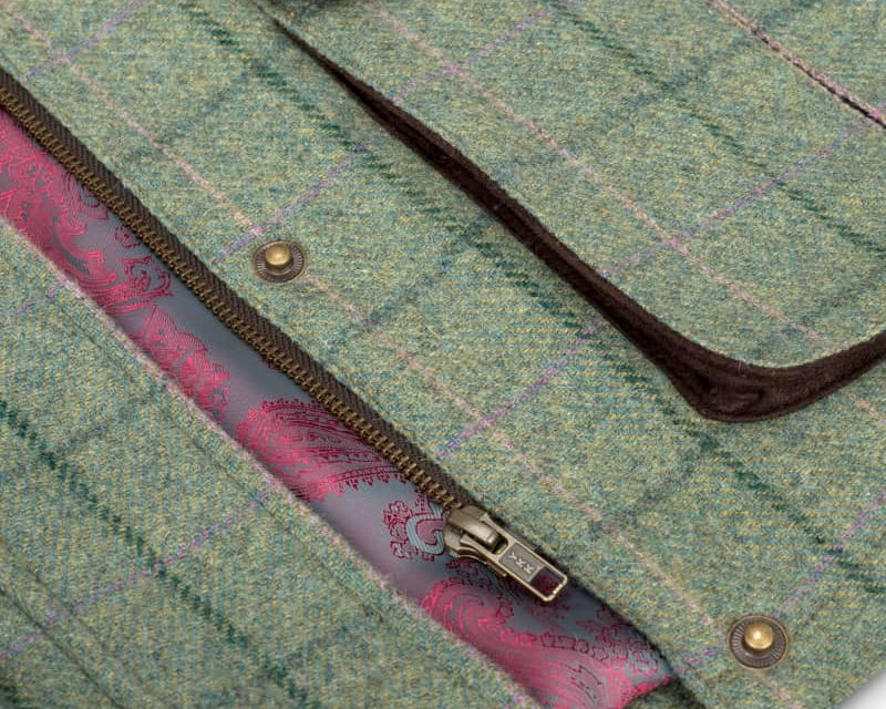 Neue Tweedjacke für Jägerinnen