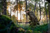 Härkila Forest Hunter GTX Camo Jacka - AXIS MSP®Darkwood – på modell, i miljö