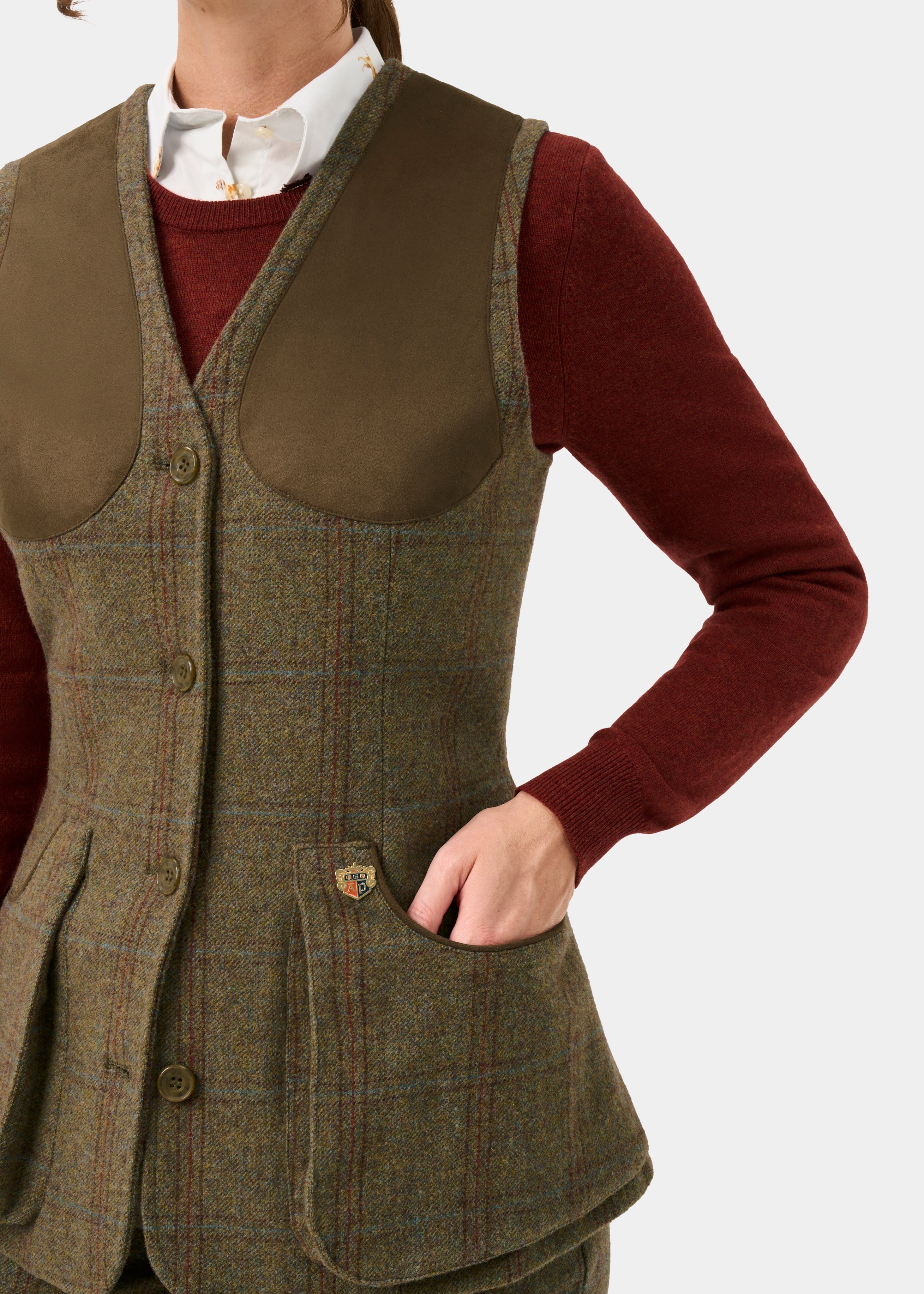 Alan Paine Combrook Laurel - Jaktväst i Tweed Dam – närbild på modell
