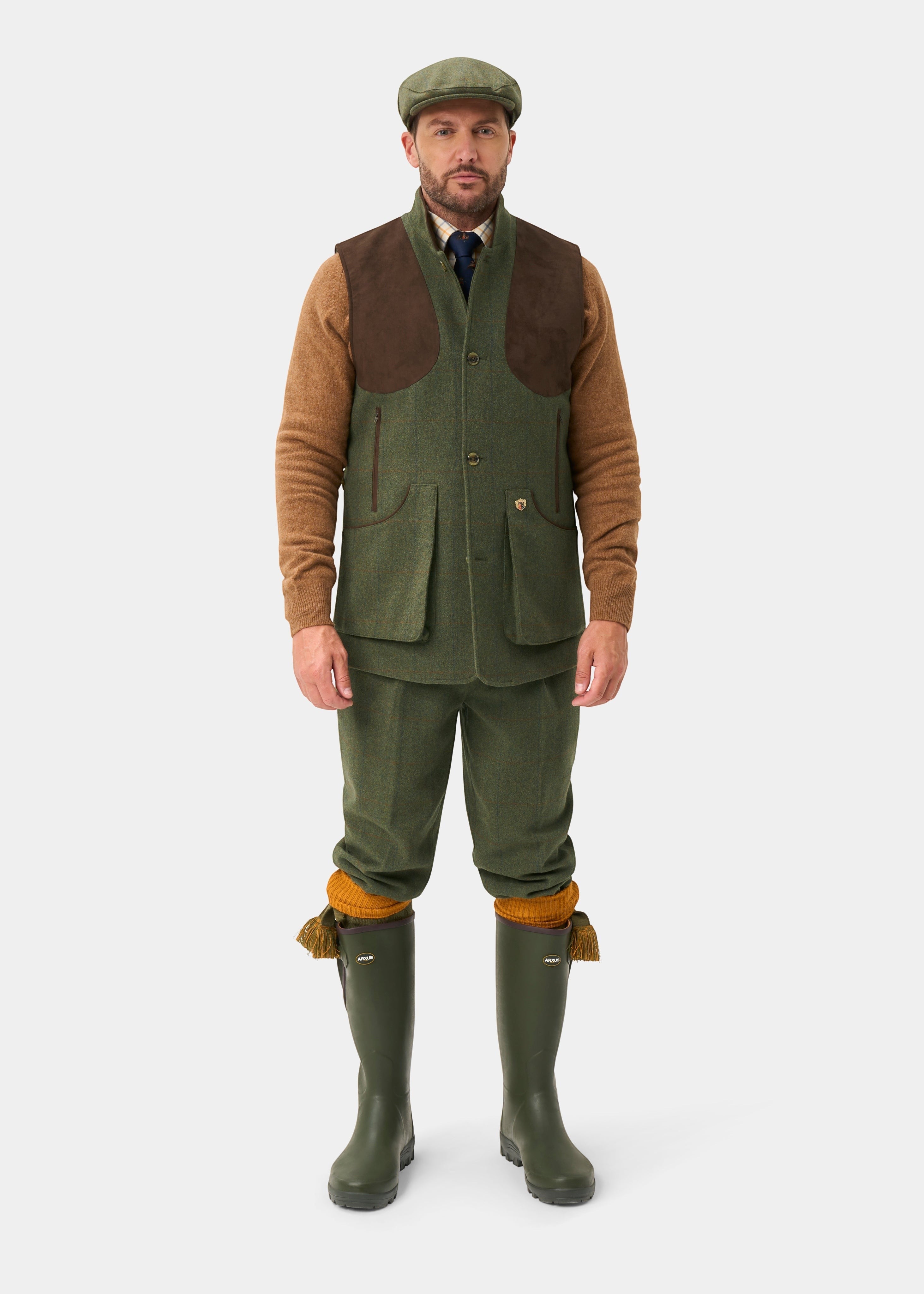 Alan Paine Combrook Jaktväst i Tweed - Mariner – på modell framifrån