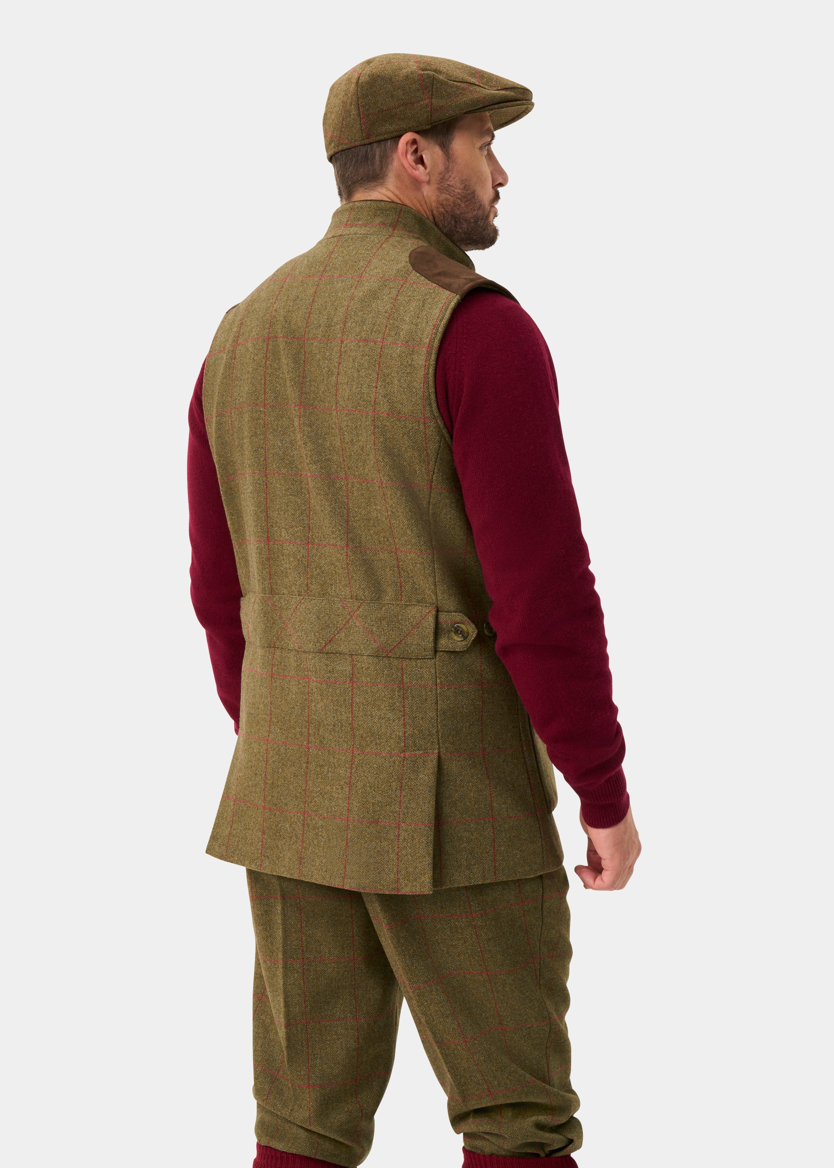 Alan Paine Combrook Shooting Gilet i Tweed - Sage – på modell