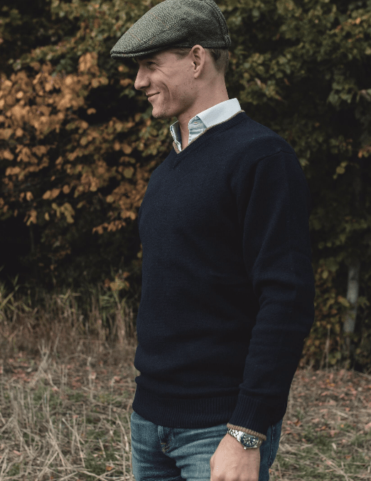 V-ringad Tröja i Lammull - Mörkblå - Jaktstil.se