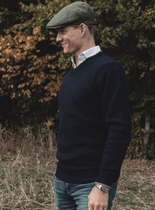 V-ringad Tröja i Lammull - Mörkblå - Jaktstil.se