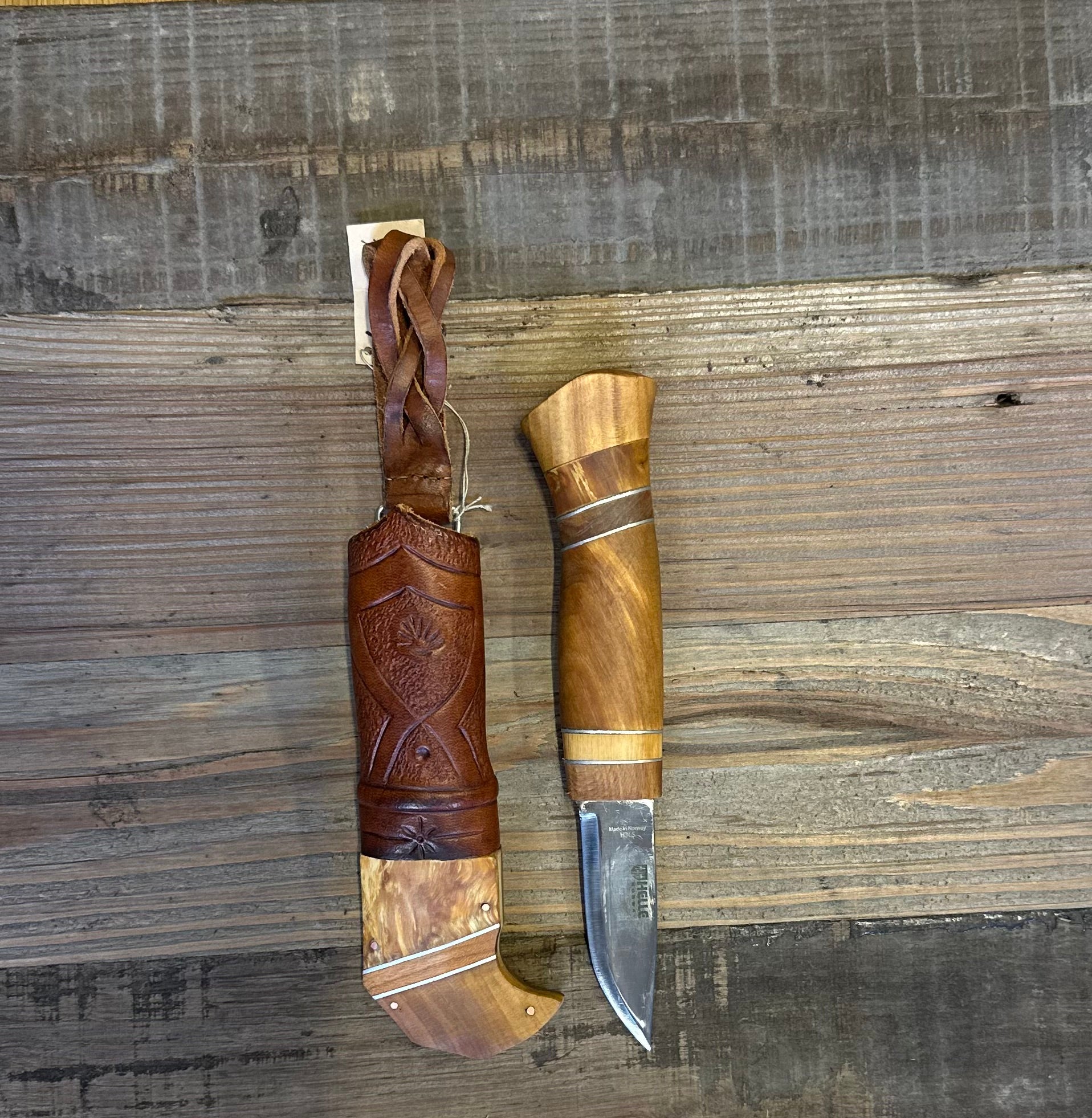 Handgjord Kniv - Laminerat Rostfritt Stål 18 cm